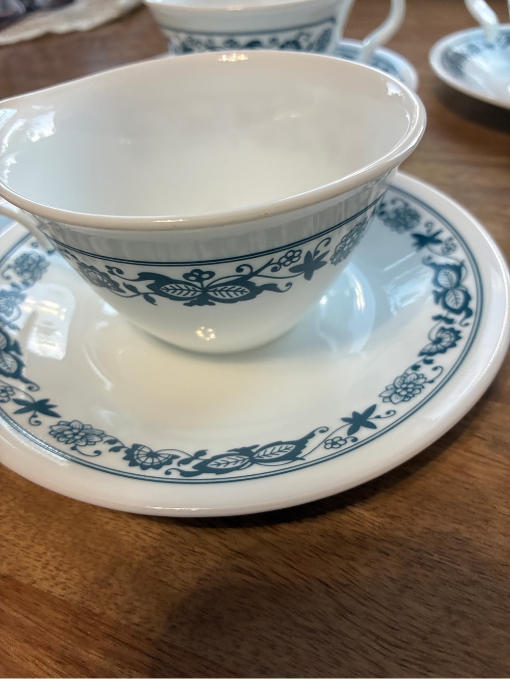 vintage Corelle by Corning set in the Old Town Blue pattern 4 cups 4 saucers - Picture 3 of 5